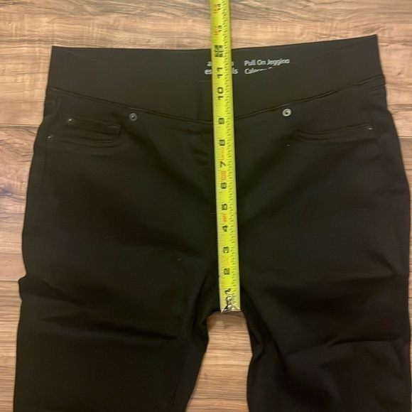 Amazon Essentials Women's Stretch Pull-On Jegging  sz 10 short - Picture 9 of 12